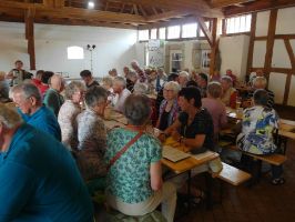 Der Samstagnachmittag startet mit einem fröhlichen Volksliedersingen