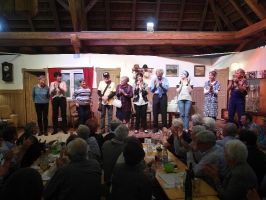 Geschafft! Erleichtert nehmen die Akteure ihren Applaus entgegen