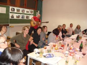 So muss es sein: Alle singen und schunkeln mit ...