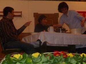 Die Theatergruppe des Vereins spielt zum Abschluss das Stück LENSA OND SPÄTZLA